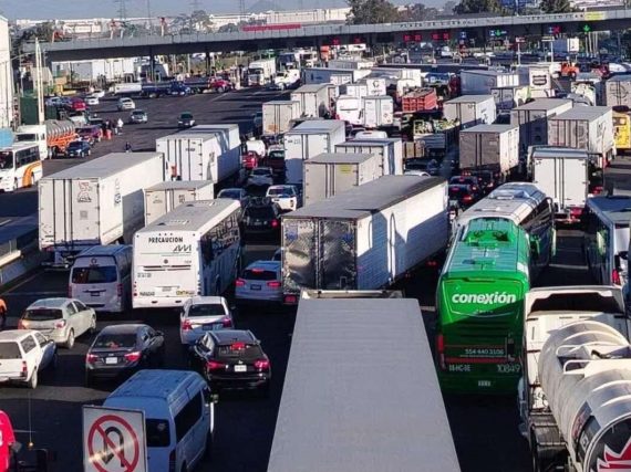 Mega bloqueo de agricultores y transportistas colapsa estas vialidades