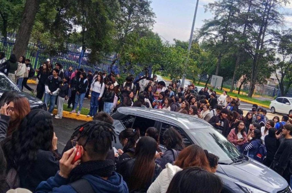UNAM FCPyS amenaza de bomba y posible paro.