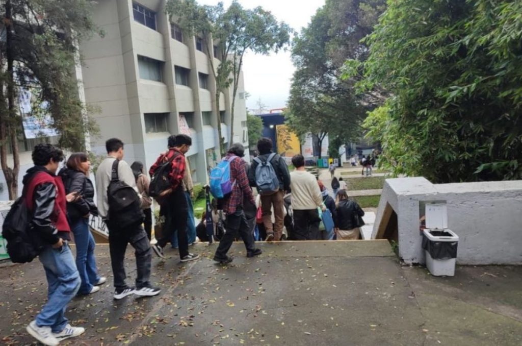 UNAM FCPyS amenaza de bomba y posible paro.