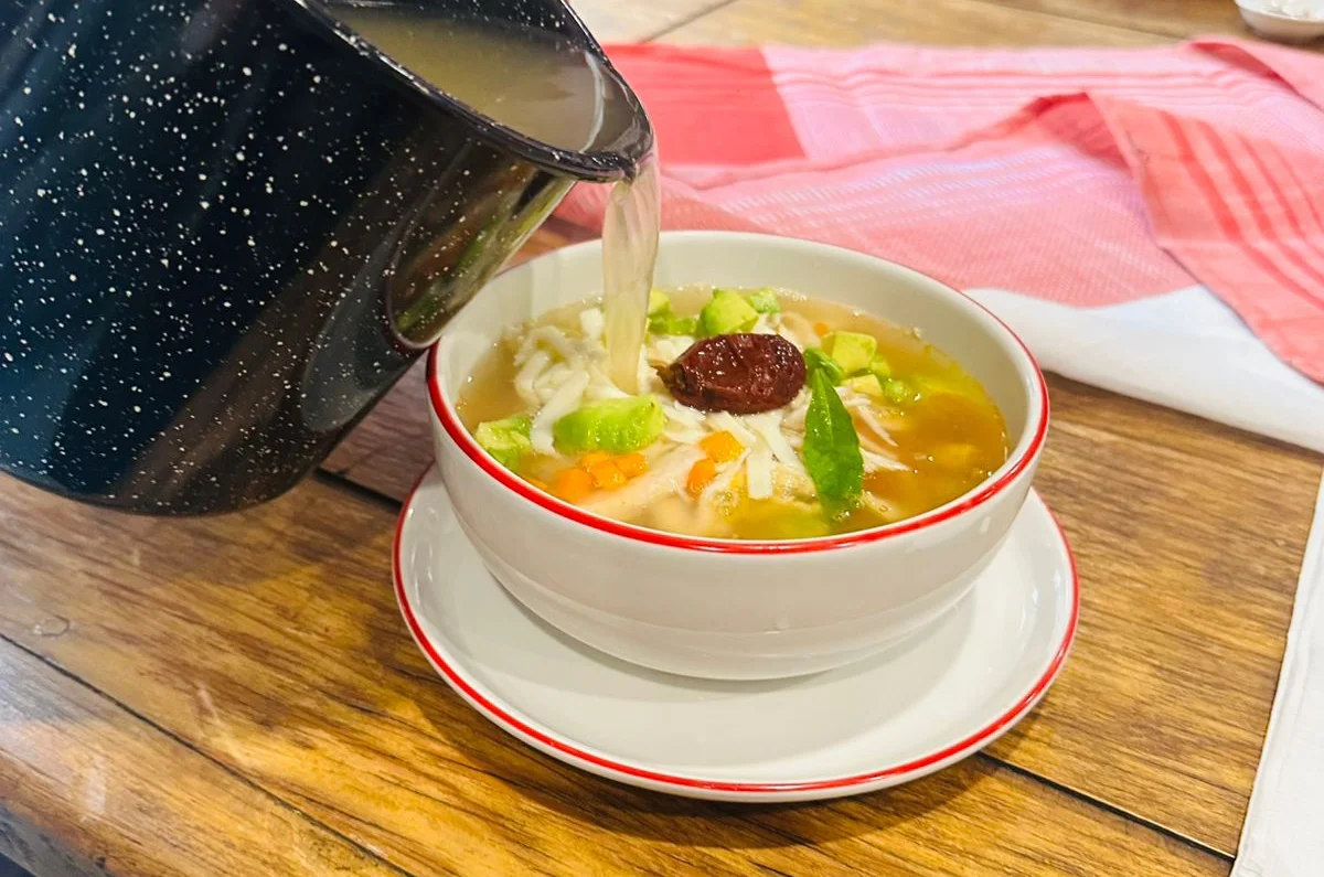 Vips celebra el Día del Caldo Tlalpeño con precio especial