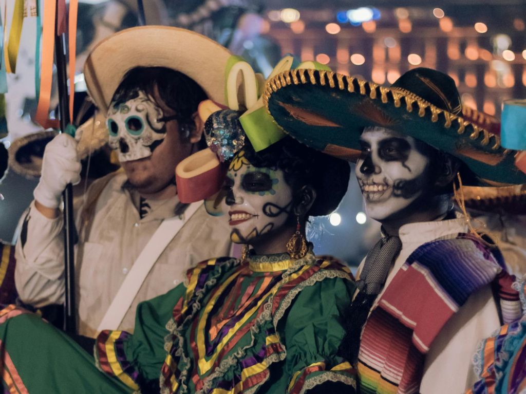 Celebra el Día de Muertos en CDMX con este show lleno de música y color