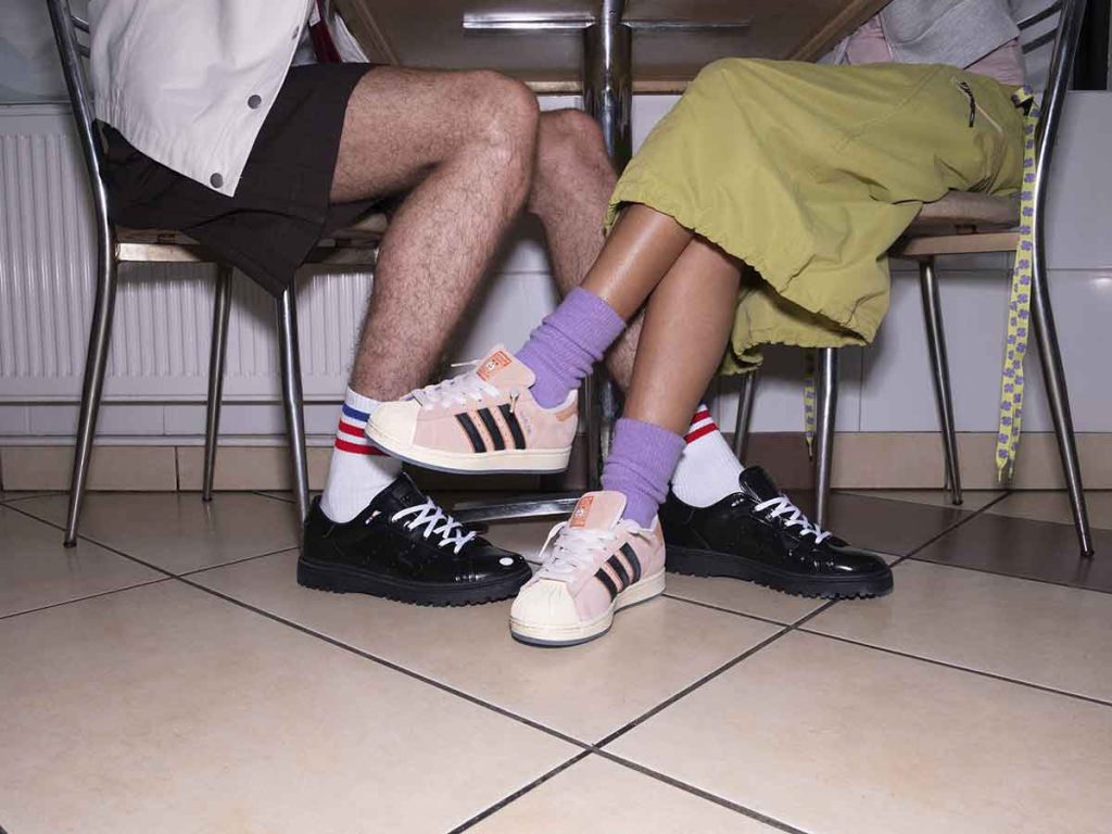 Adidas rinde homenaje al personaje más querido de Fondo de Bikini y a su mejor amigo con ediciones de lujo del Stan Smith y Superstar II.