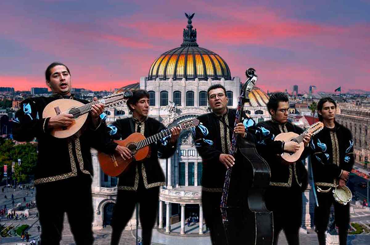 ¡Serenata por todo el Centro Histórico!  Encuentro de Estudiantinas realizan caminata nocturna