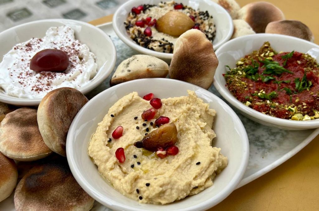 Descubre Manū Bocado Libanés: manushes, café y terraza en Condesa