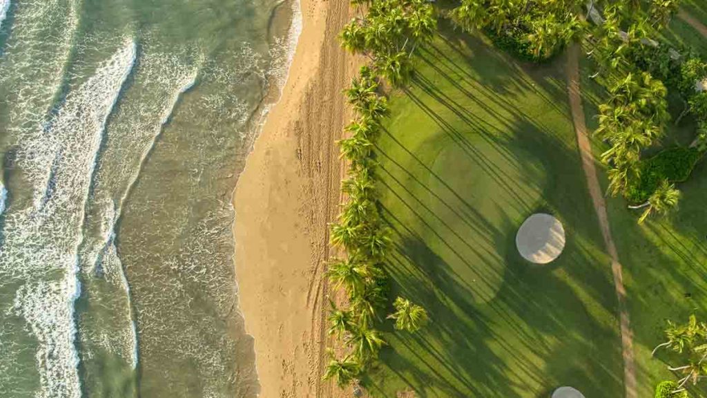 El renovado Four Seasons Resort and Residences Puerto Rico estrena una ubicación privilegiada en Bahía Beach, ofreciendo lujo, gastronomía