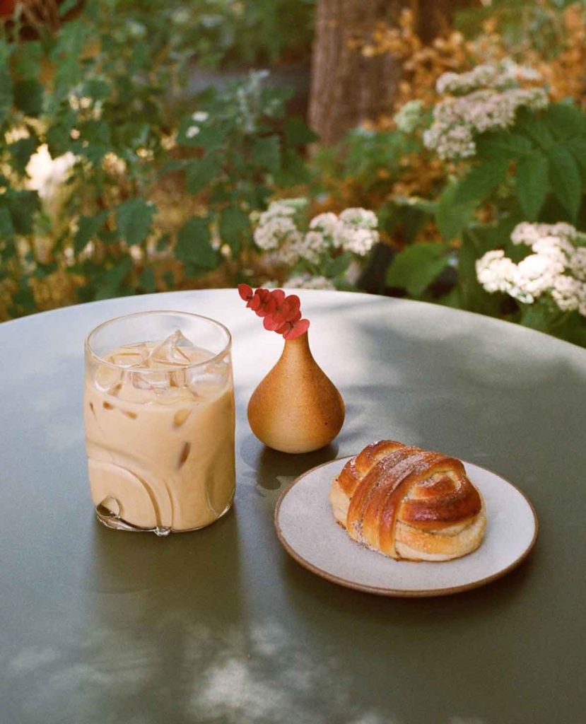 La icónica cafetería de Aarhus, Dinamarca, La Cabra Coffee, llega por primera vez a México con un pop-up exclusivo en la terraza de Pujol.