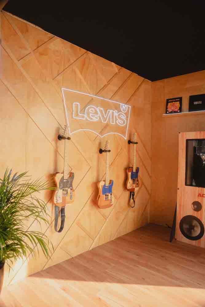 Levis festeja su 10 aniversario como patrocinador oficial del Corona Capital con un hospitality, moda exclusiva y experiencias inmersivas.