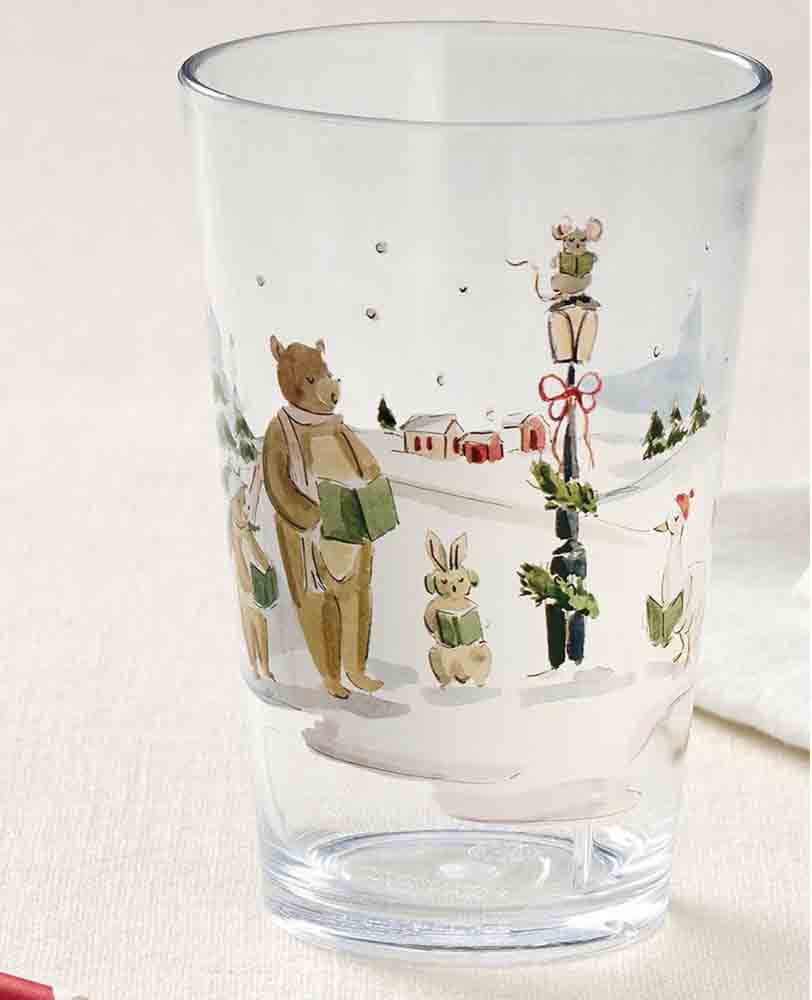 Pottery Barn presenta su nueva colección festiva. La propuesta incluye árboles, vajillas con diseños nostálgicos y textiles