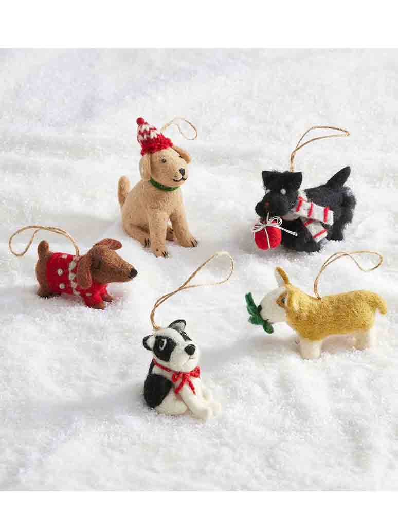 Pottery Barn presenta su nueva colección festiva. La propuesta incluye árboles, vajillas con diseños nostálgicos y textiles