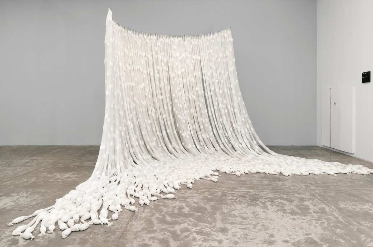 Textil, cuerpo, magia y LATAM en la exposición de Marta Palau en el MUAC