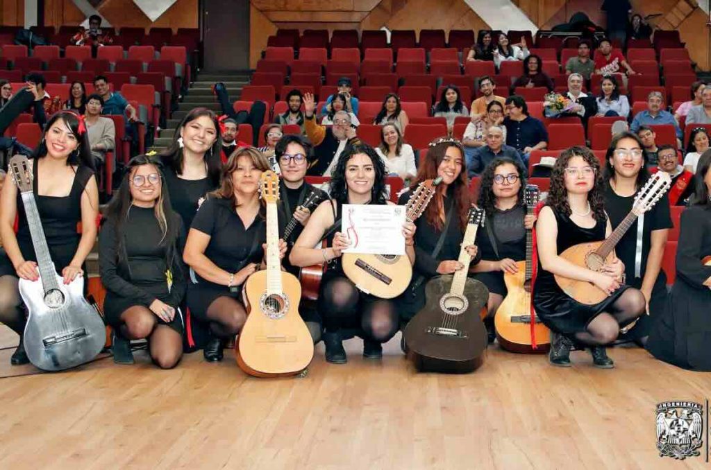 Tuna Femenil Ingeniería UNAM
