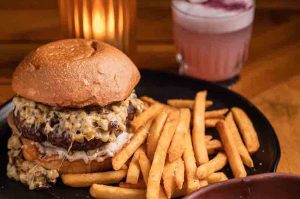 Zanaya de Four Seasons enciende las noches al grill con parrilla argentina