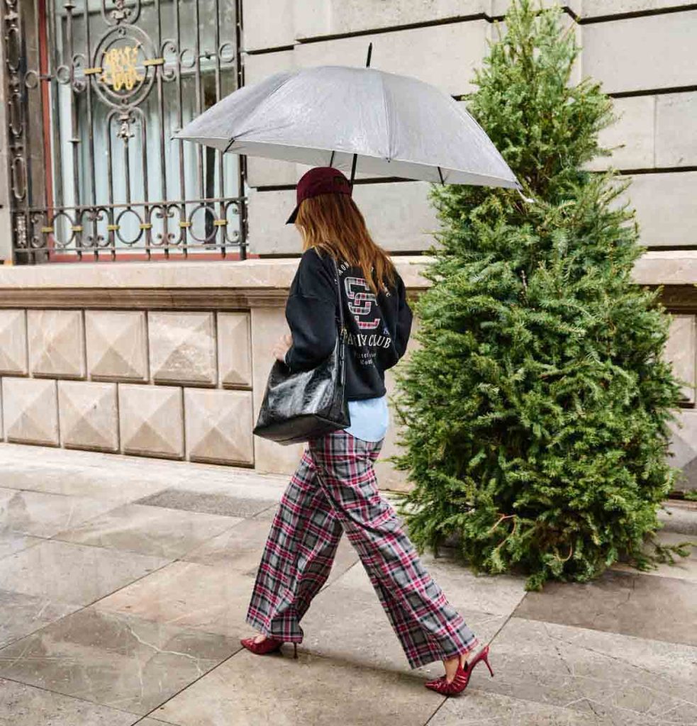 Descubre la propuesta de C&A para diciembre con prendas versátiles y tonos vino ideales para regalar o usar en tus posadas.