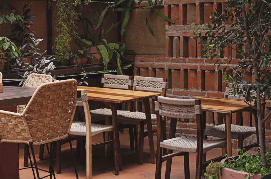 El chef Oswaldo Oliva transforma Lorea, Aleli Rooftop y Antesala Bar en diciembre, con menús de lujo, coctelería y eventos únicos.