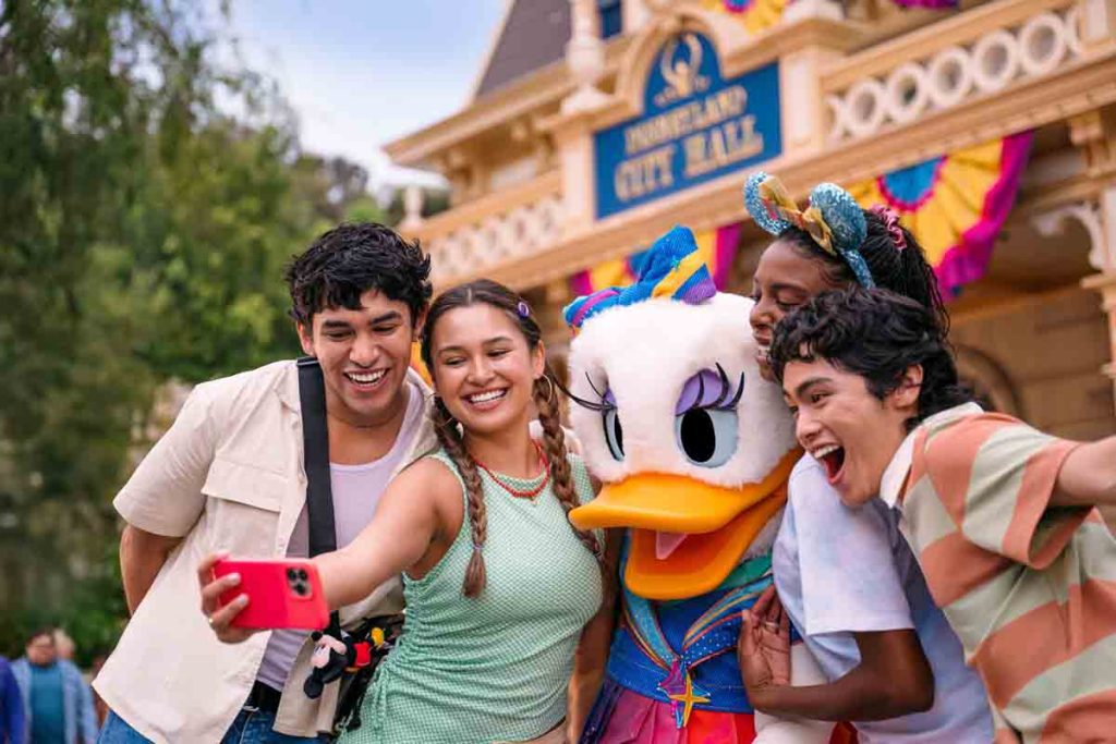 Bluey llega a Disneyland junto con nuevas misiones de Star Wars. Descubre las ofertas de boletos para niños y el calendario de eventos