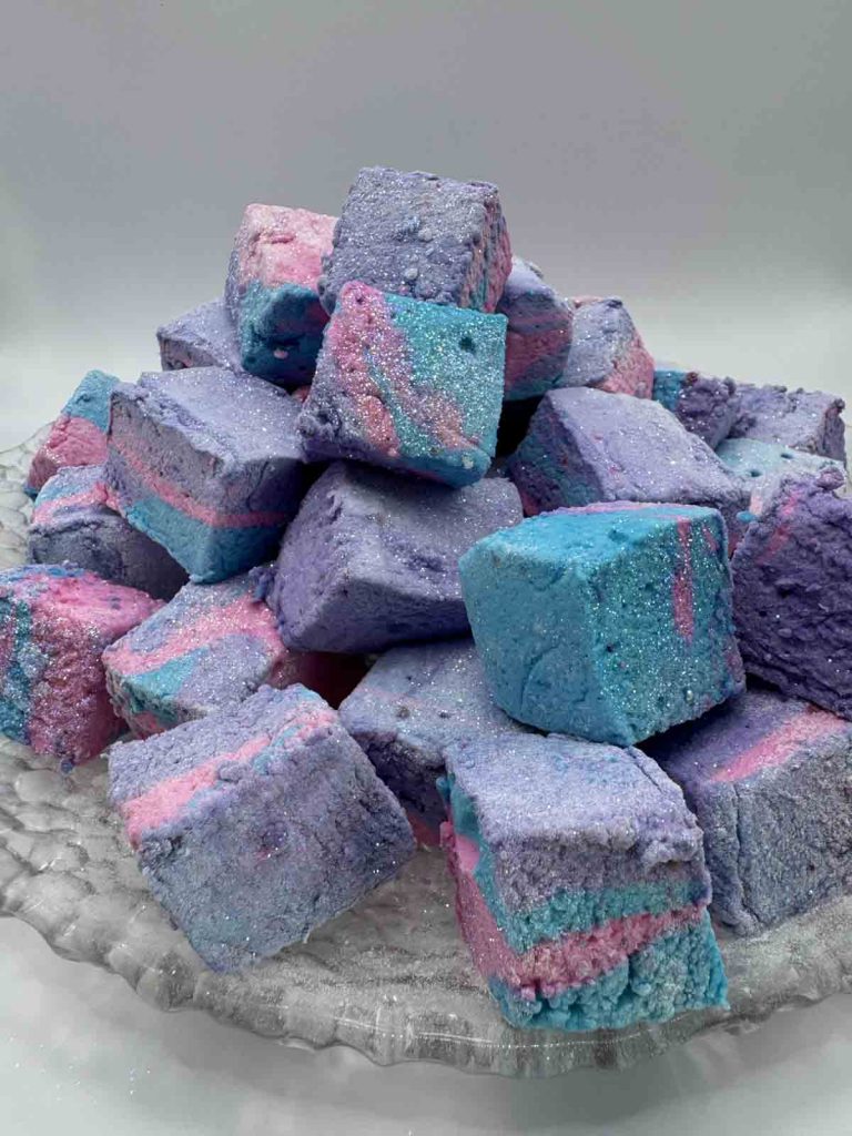 Jaso Bakery lanza postres inspirados en Wicked: Symphony of Light (Glinda) y Defying Taste (Elphaba), celebrando la amistad.