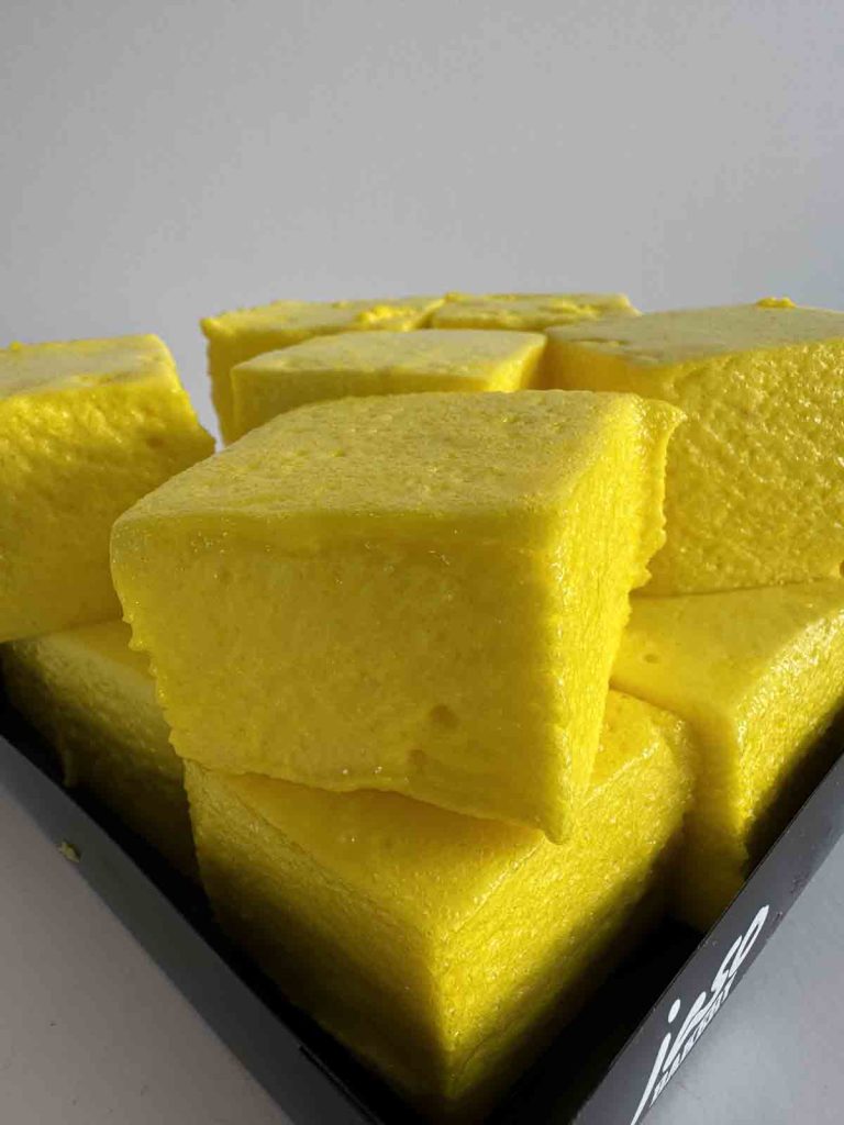 Jaso Bakery lanza postres inspirados en Wicked: Symphony of Light (Glinda) y Defying Taste (Elphaba), celebrando la amistad.