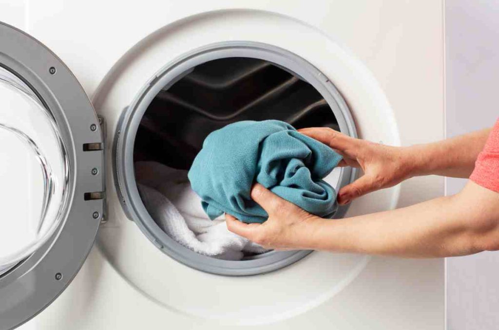 Así funcionan las lavanderías populares de CDMX donde lavar cuesta solo $1