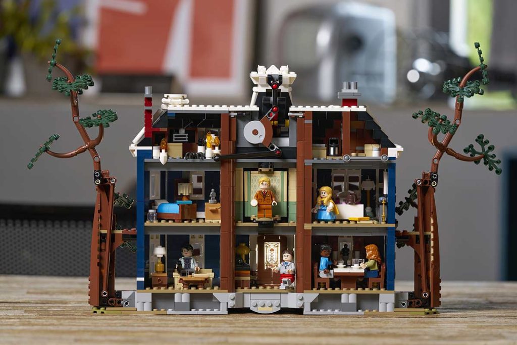 Lego lanza el set de La Casa Creel, un tribut al final de Stranger Things. Incluye un mecanismo para revelar el horror del Updside Down