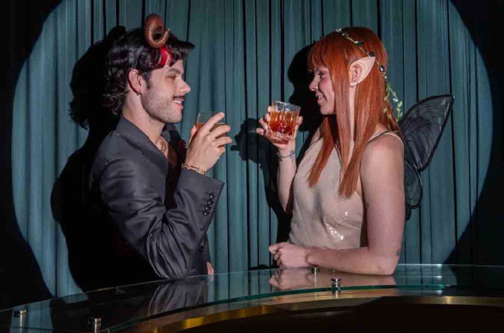 Despide 2025 en el hotel W de Polanco con coctelería de autor y DJ, con fiesta temática en un bosque encantado de fantasía.