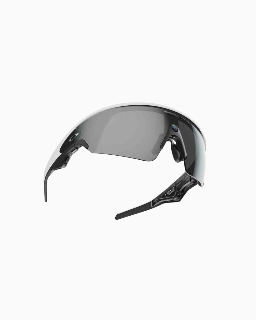 La primera línea inteligente de Oakley, diseñada con lentes PRIZM y resistencia extrema, se integra con plataformas deportivas