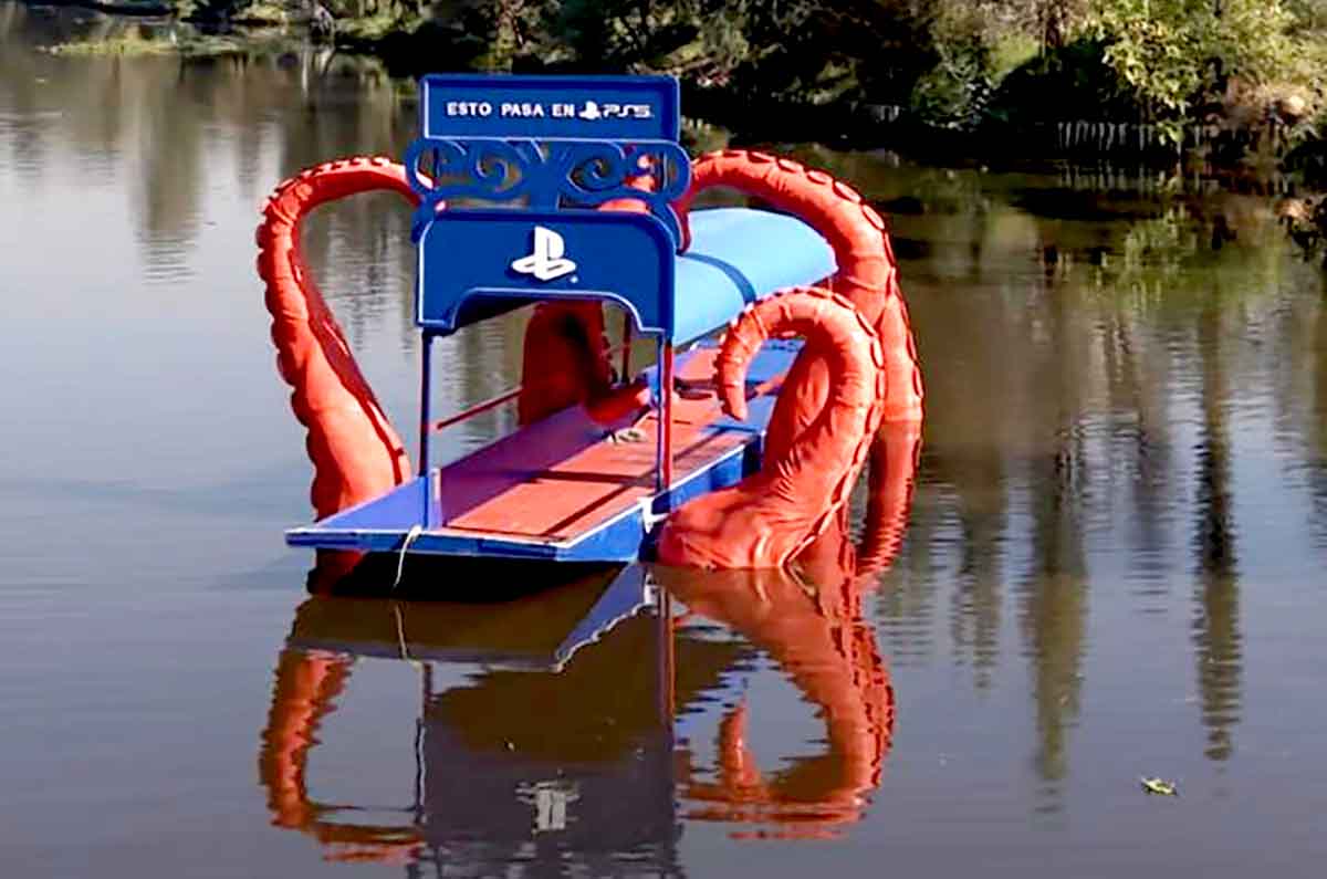 PlayStation en Xochimilco: checa la trajinera de tentáculos