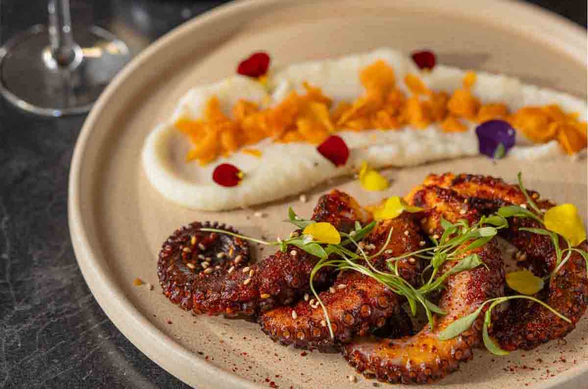 Xeul y su plan de Año Nuevo: Costillas coreanas,  y barra libre en la Roma