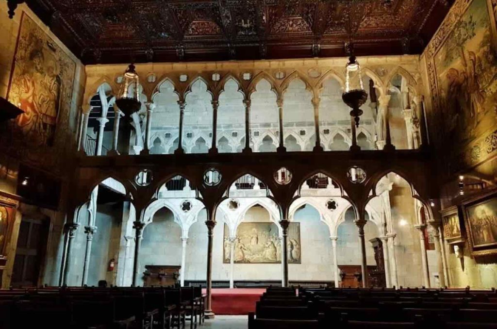 Capilla Gótica del Instituto Cultural Helénico