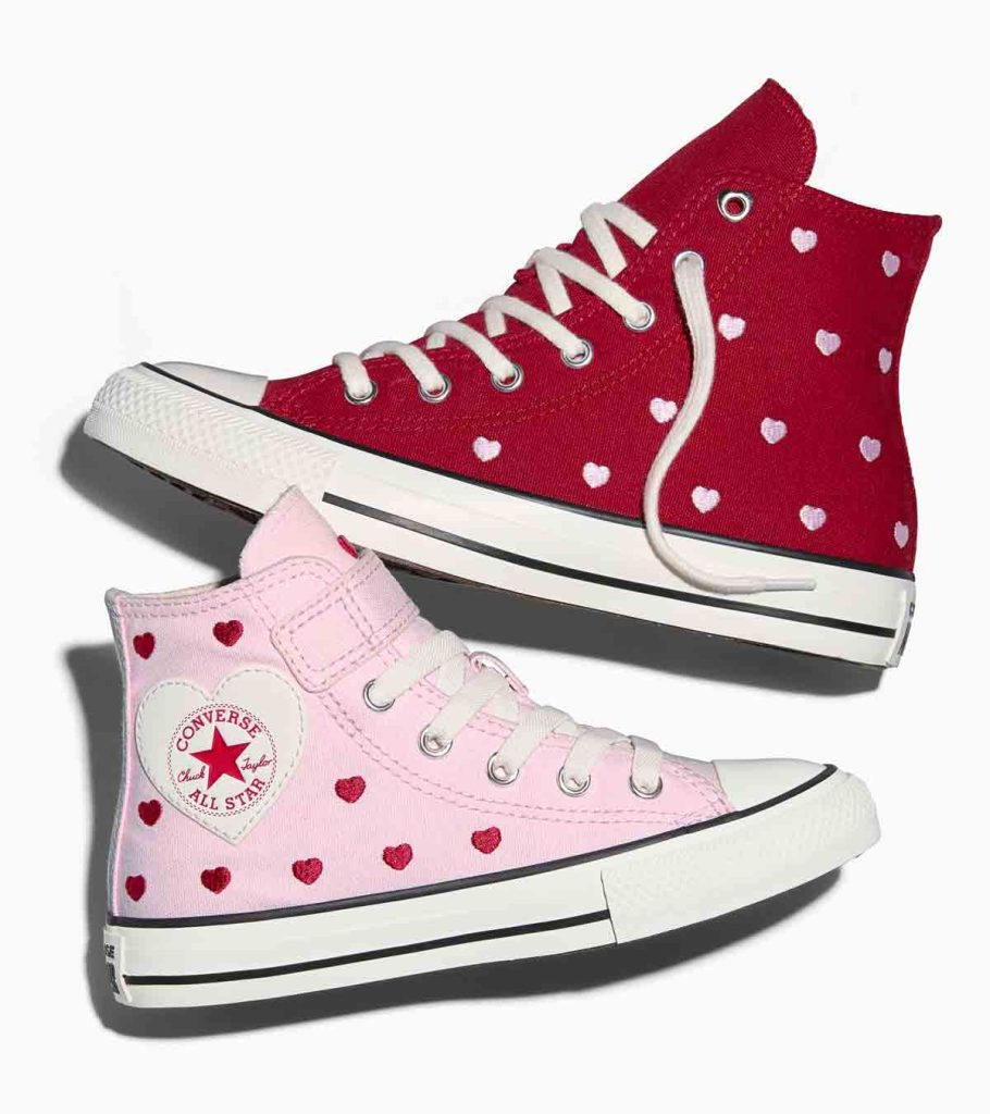 Descubre los nuevos diseños con corazones, charms y gráficos vibrantes que Converse ha creado para festejar la amistad y el amor propio.