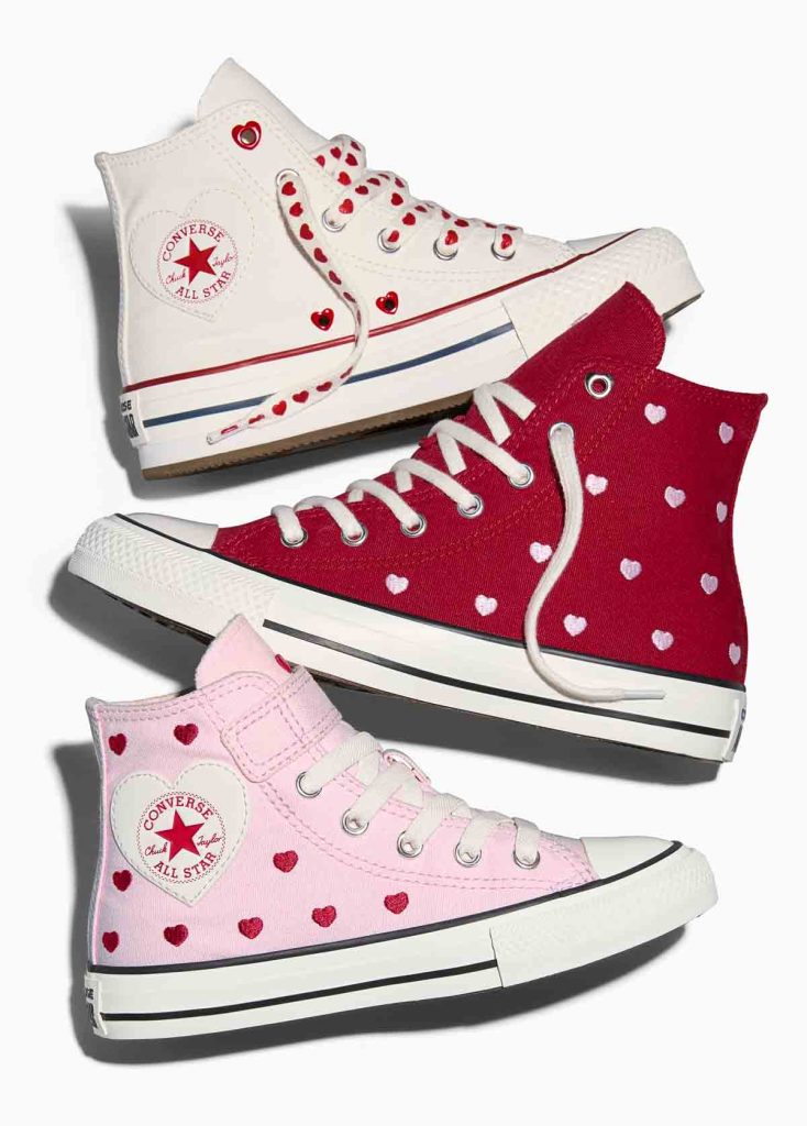 Descubre los nuevos diseños con corazones, charms y gráficos vibrantes que Converse ha creado para festejar la amistad y el amor propio.