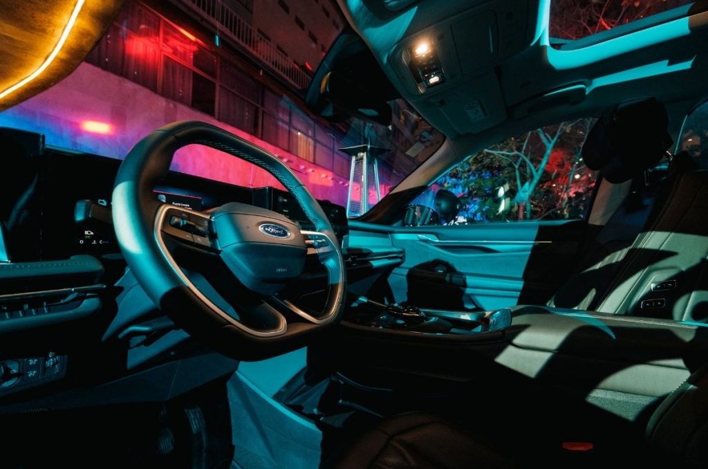 FORD EDGE HÍBRIDA 2026 INTERIOR