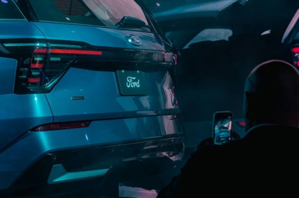 FORD EDGE HÍBRIDA 2026 PARTE TRASERA 