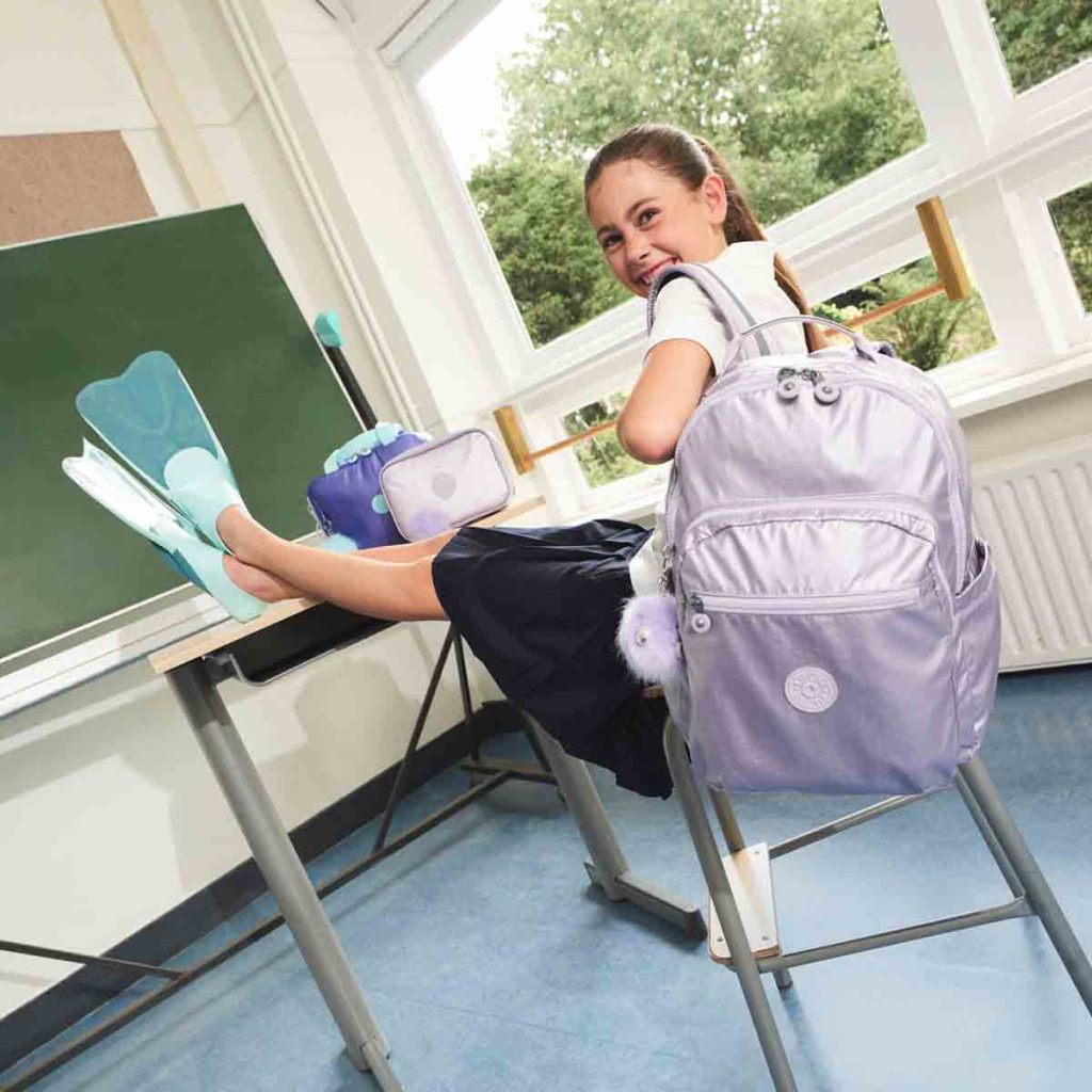 La nueva colección de Kipling para el ciclo escolar 2026 combina resistencia y funcionalidad con estilo vibrante
