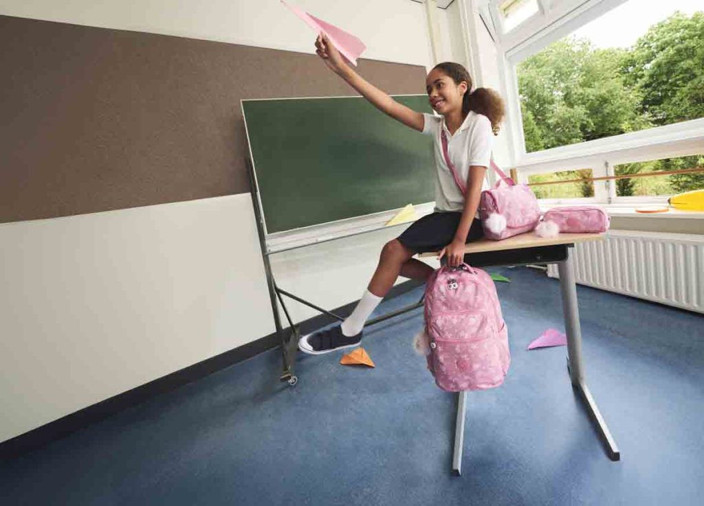 La nueva colección de Kipling para el ciclo escolar 2026 combina resistencia y funcionalidad con estilo vibrante