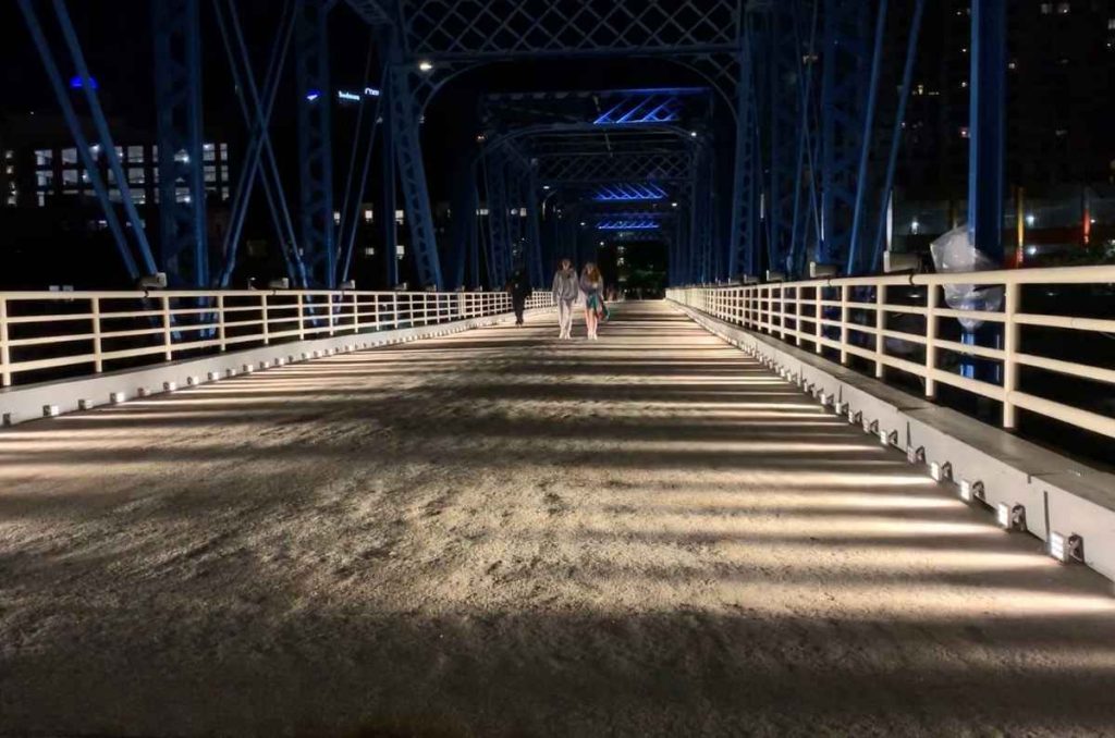 Rafael Lozano-Hemmer, "Voice Tunnel, Relational Architecture 21",