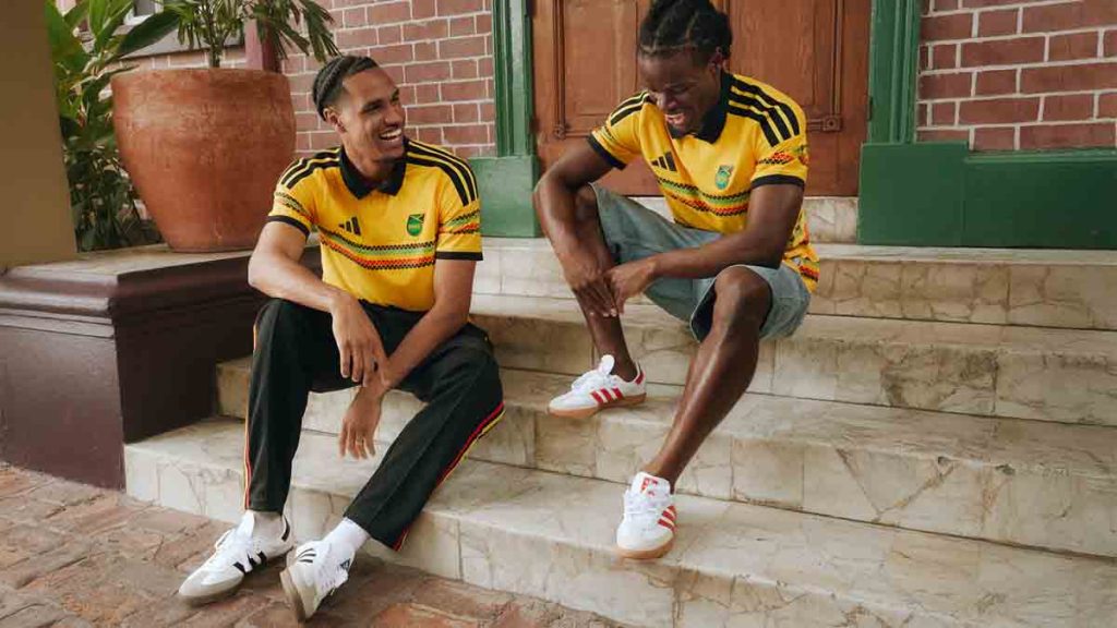 Adidas lanza kits inspirados en el reggae, con tecnología avanzada y detalles que celebran la cultura musical jamaiquina.