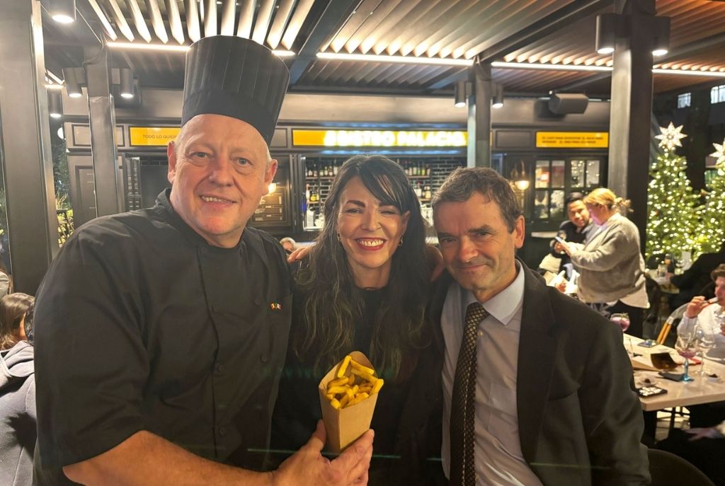 Chef Gil Vienne con la CCI y el Embajador de Bélgica