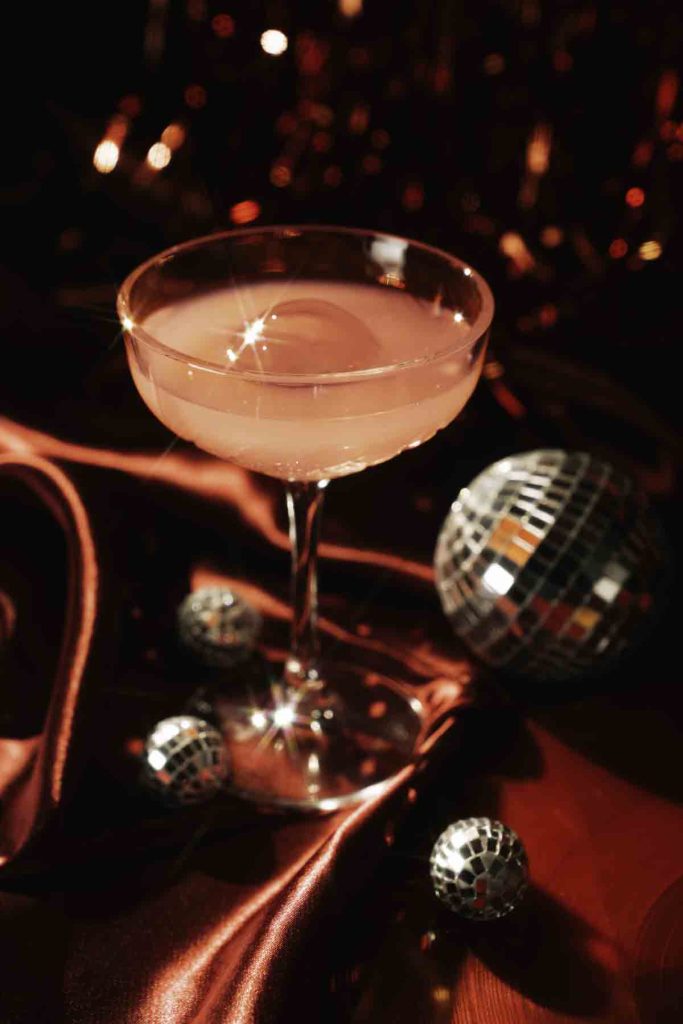 Descubre cuatro mezclas originales de Johnnie Walker para conmemorar la tradición del whisky este 8 de febrero con ingredientes frescos y vibrantes.