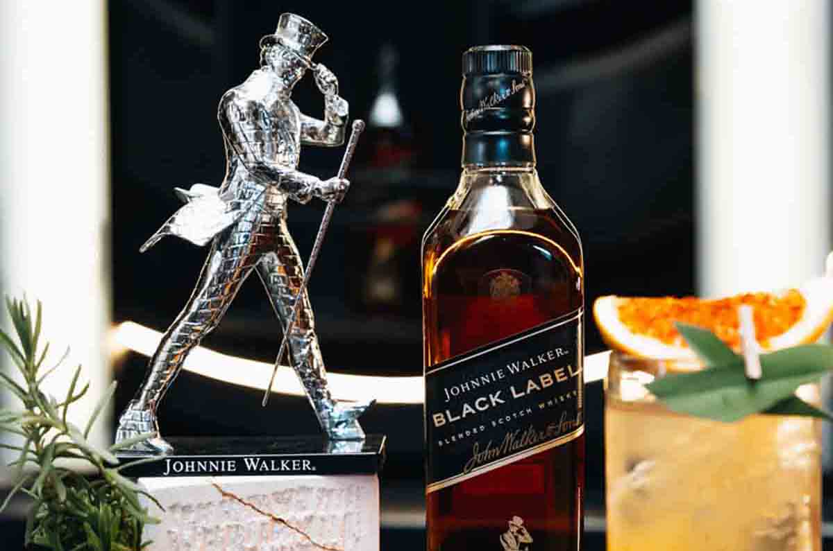 Johnnie Walker celebra el Día del whisky con recetas de coctelería creativa