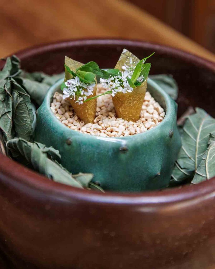 Oswaldo Oliva y siete colegas intervienen la cocina con clásicos capitalinos. Descubre el menú de adivinanzas y tacos nocturnos.