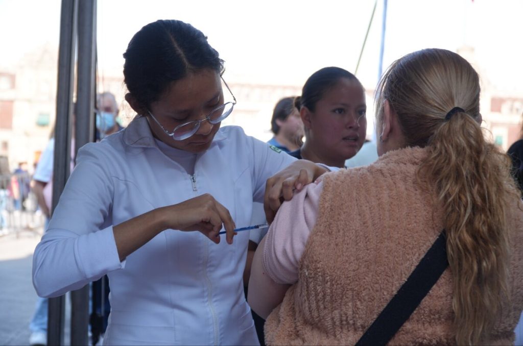 Aquí se ubican los módulos nocturnos de CDMX para vacunarse contra el sarampión