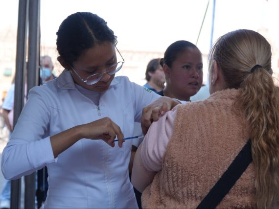 Aquí se ubican los módulos nocturnos de CDMX para vacunarse contra el sarampión