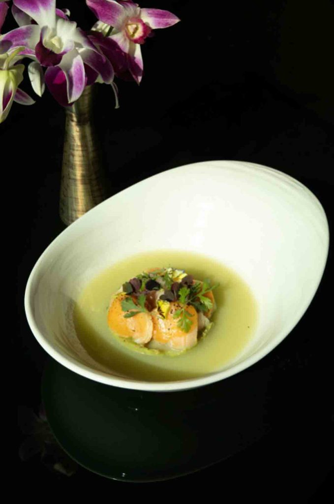 Samos presenta dos experiencias privadas con menús de cuatro tiempos y decoración floral para celebrar el amor en febrero.