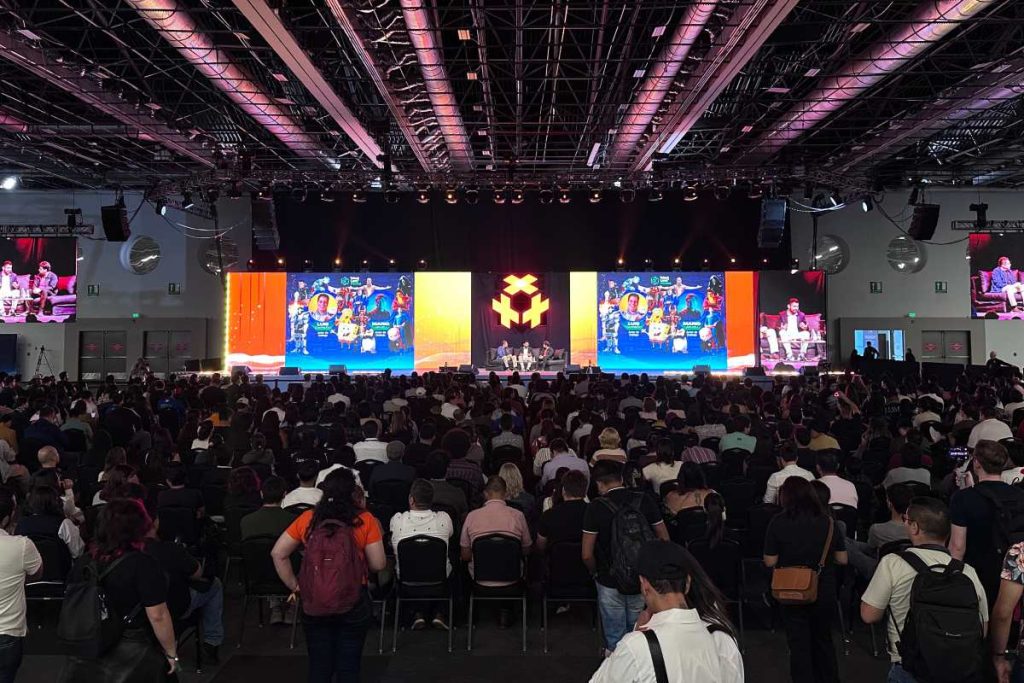 Conferencia en Talent Land 2025, en Guadalajara. 