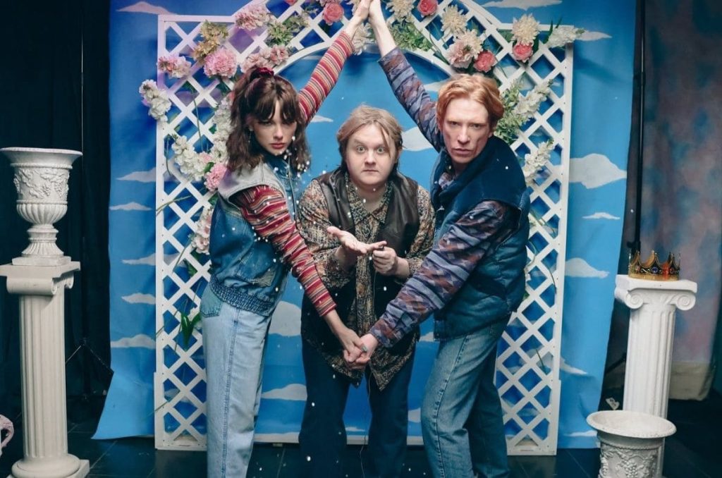 Taylor Swift, Cillian Murphy y más estrellas en el video de “Opalite”