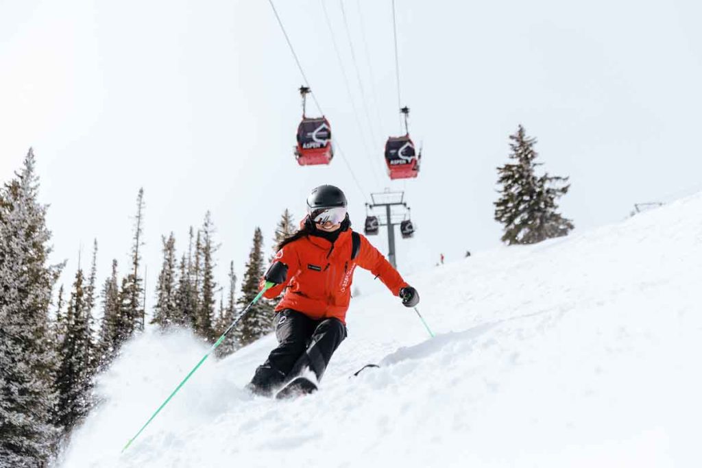 Aspen se transforma las últimas semanas del invierno en una experiencia donde el deporte se mezcla con la alta gastronomía