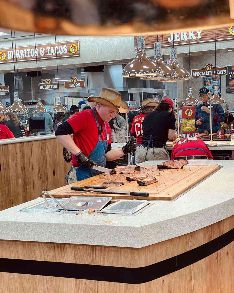 Bucees: la tienda más famosa de Texas: gasolina, BBQ, ropa y dulces 1