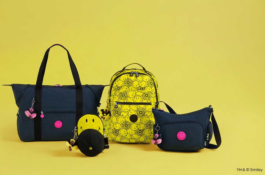 Conoce la colaboración entre Kipling y Smiley, una línea de bolsos y equipaje que combina funcionalidad con un diseño optimista.