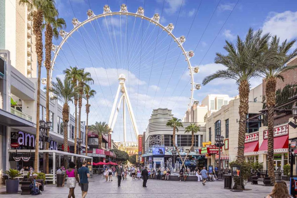 Arma el recorrido perfecto en Las Vegas y descubre los mejores espectáculos, restaurantes internacionales y atracciones imperdibles sobre el Strip.