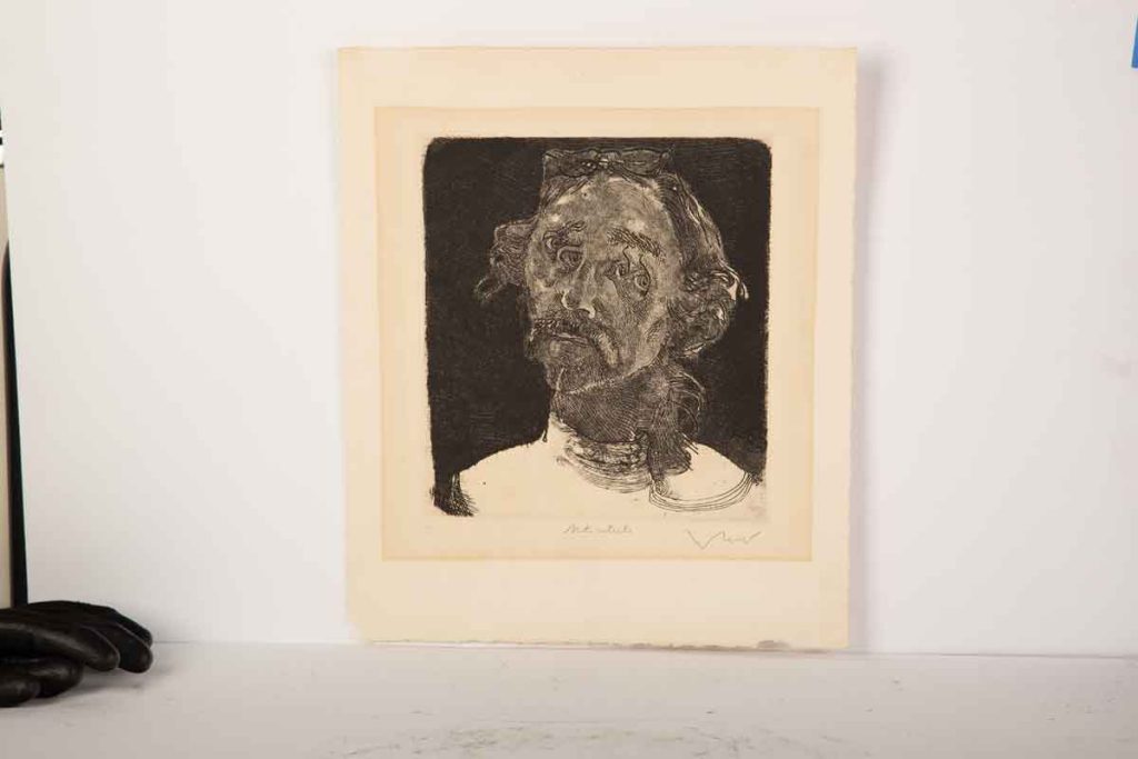 Descubre la nueva muestra de la SHCP reúne piezas de Francisco Toledo y más creadores para explorar el poder psicológico del autorretrato.